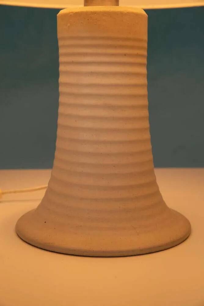 Bohemian table lamp from the 60s/70s, with textured natural tones.