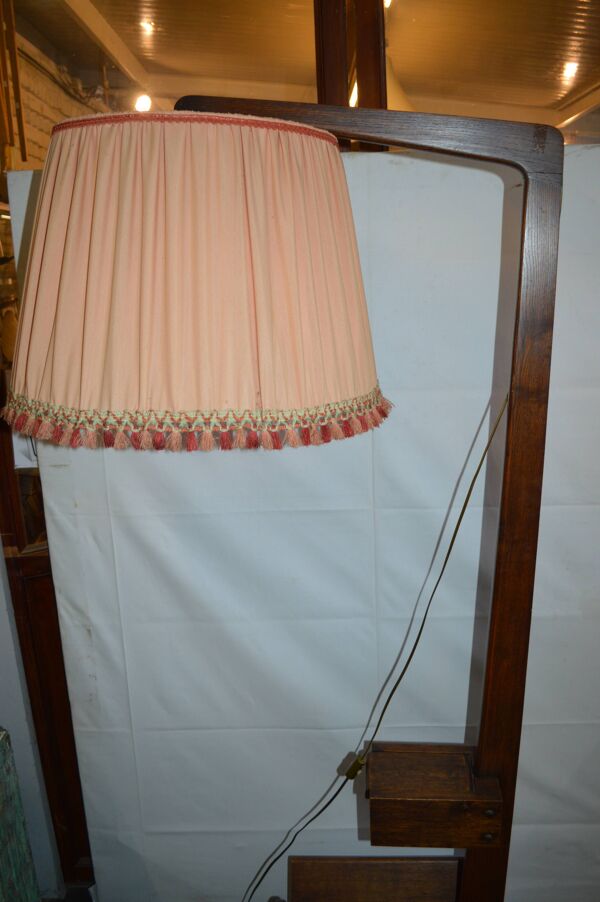 Lampadaire en chêne ''votre maison'' de Guillerme & Chambron