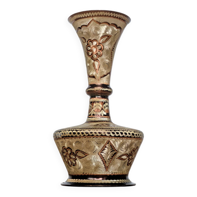Vase décoratif artisanal en ​cuivre ciselé - Motifs floraux - Orient / Inde