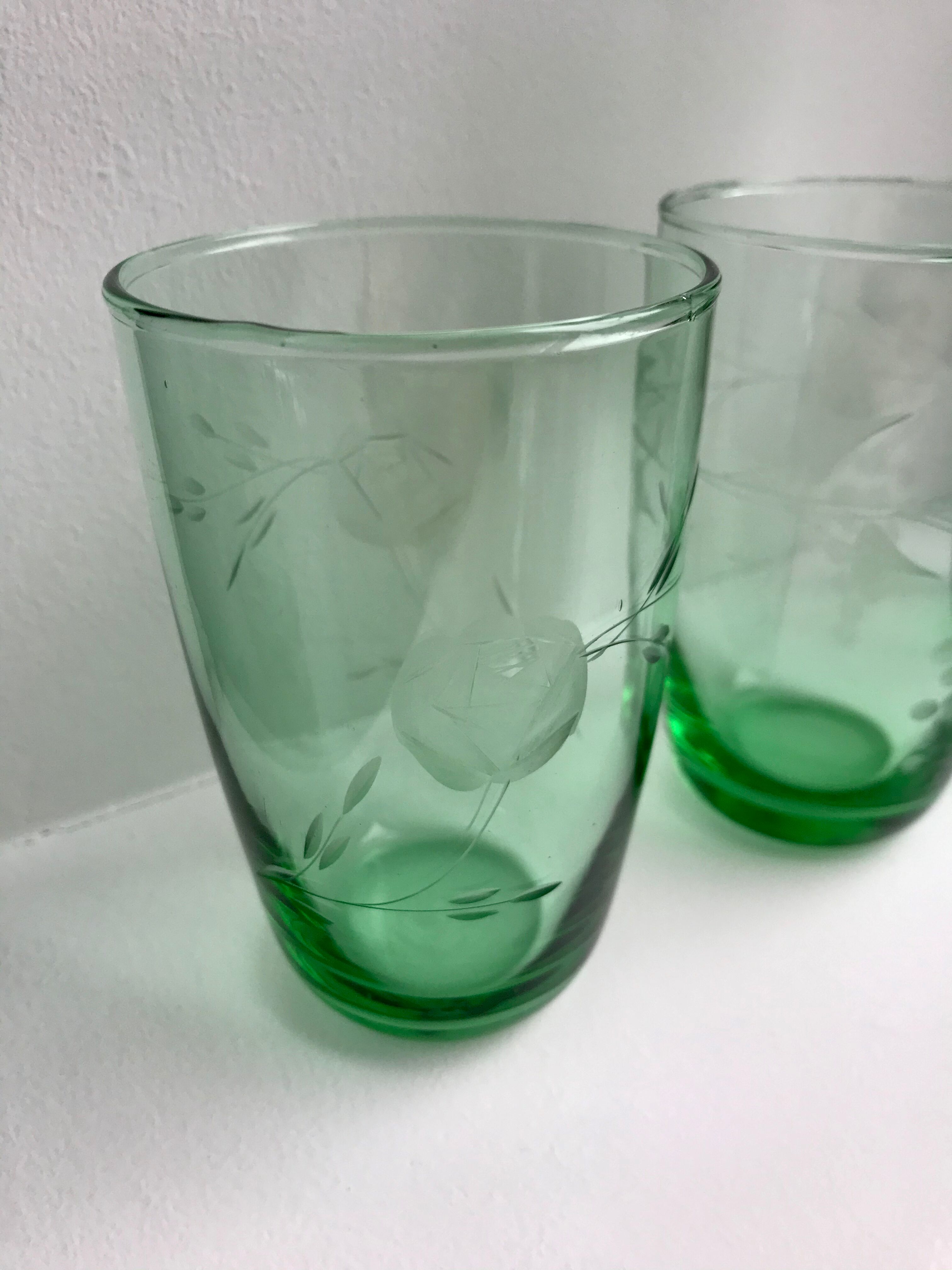 Set of 4 green glass water glasses engraved yeards 50-60