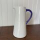 Pichet carafe en céramique blanc et bleu