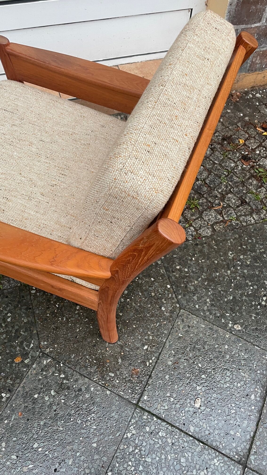 Danish armchair of the 60s in wood and wool of the brand Dyrlund