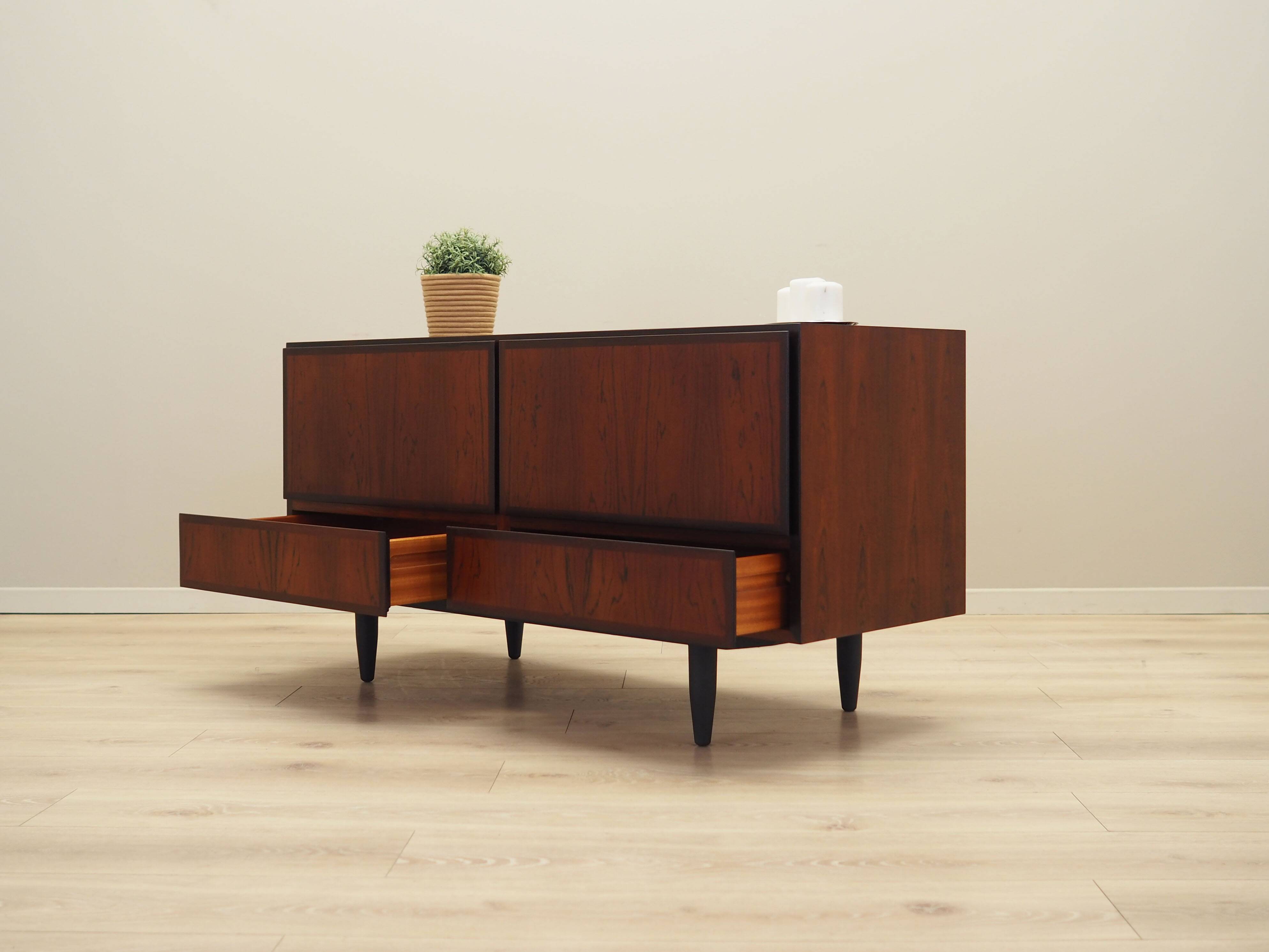 Commode en palissandre, design danois, années 1970, fabricant : Omann Jun
