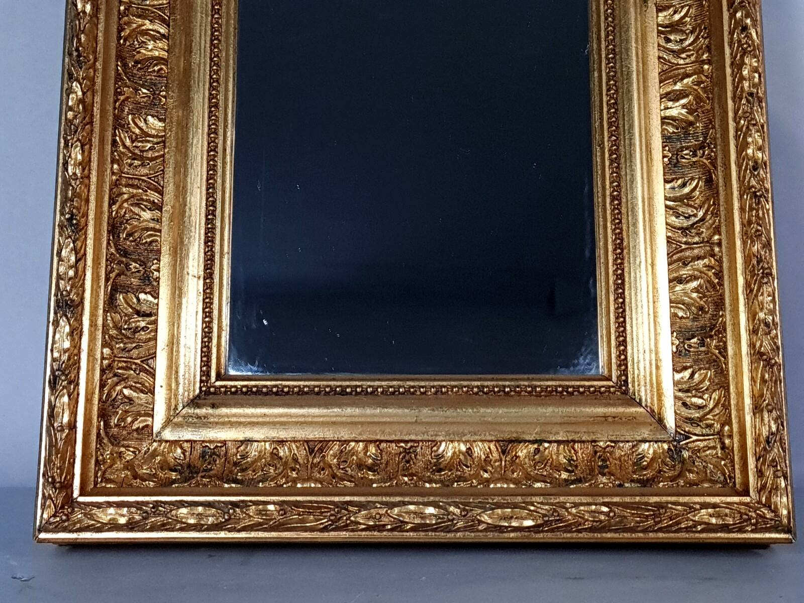 Mirror with antique beaded frame 36x30.5 cm gilded stucco wood C680 S