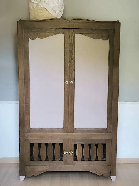 Wardrobe linen cupboard