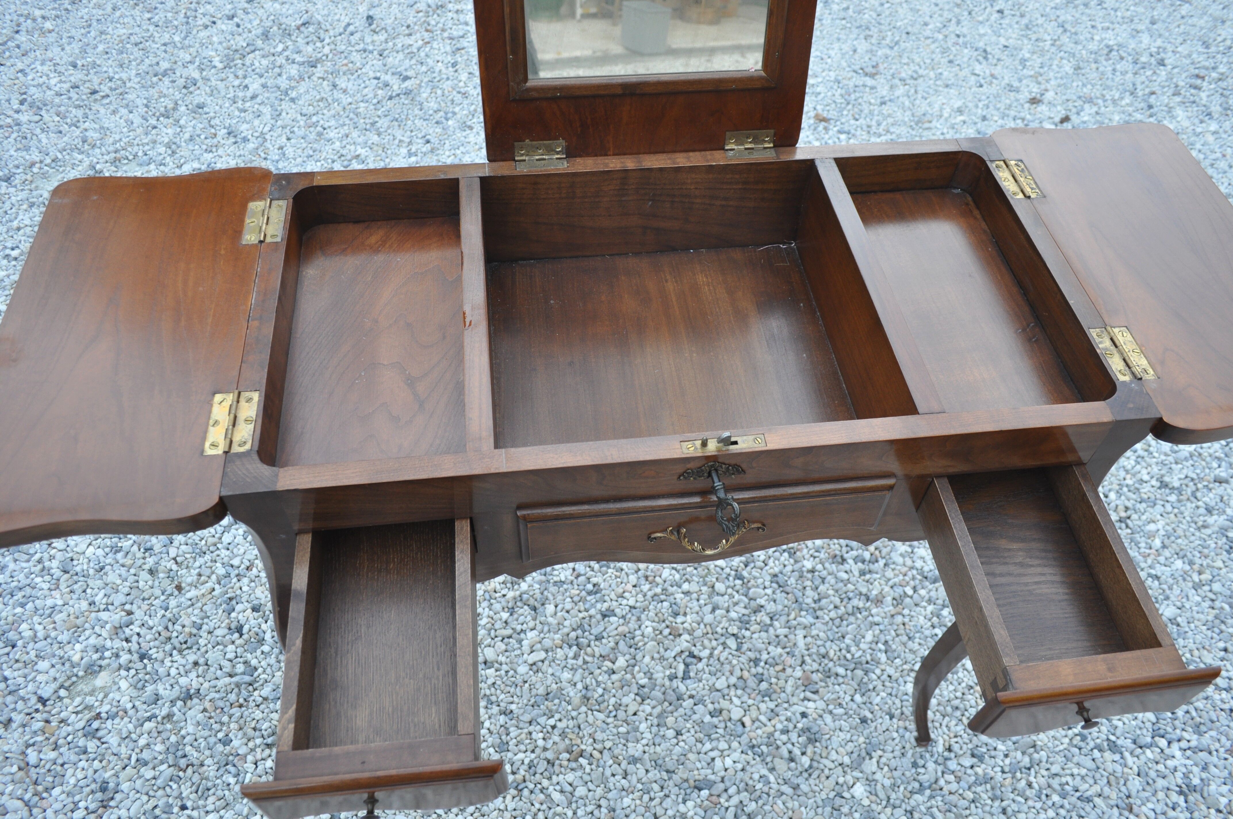 Folding dressing table with drawers