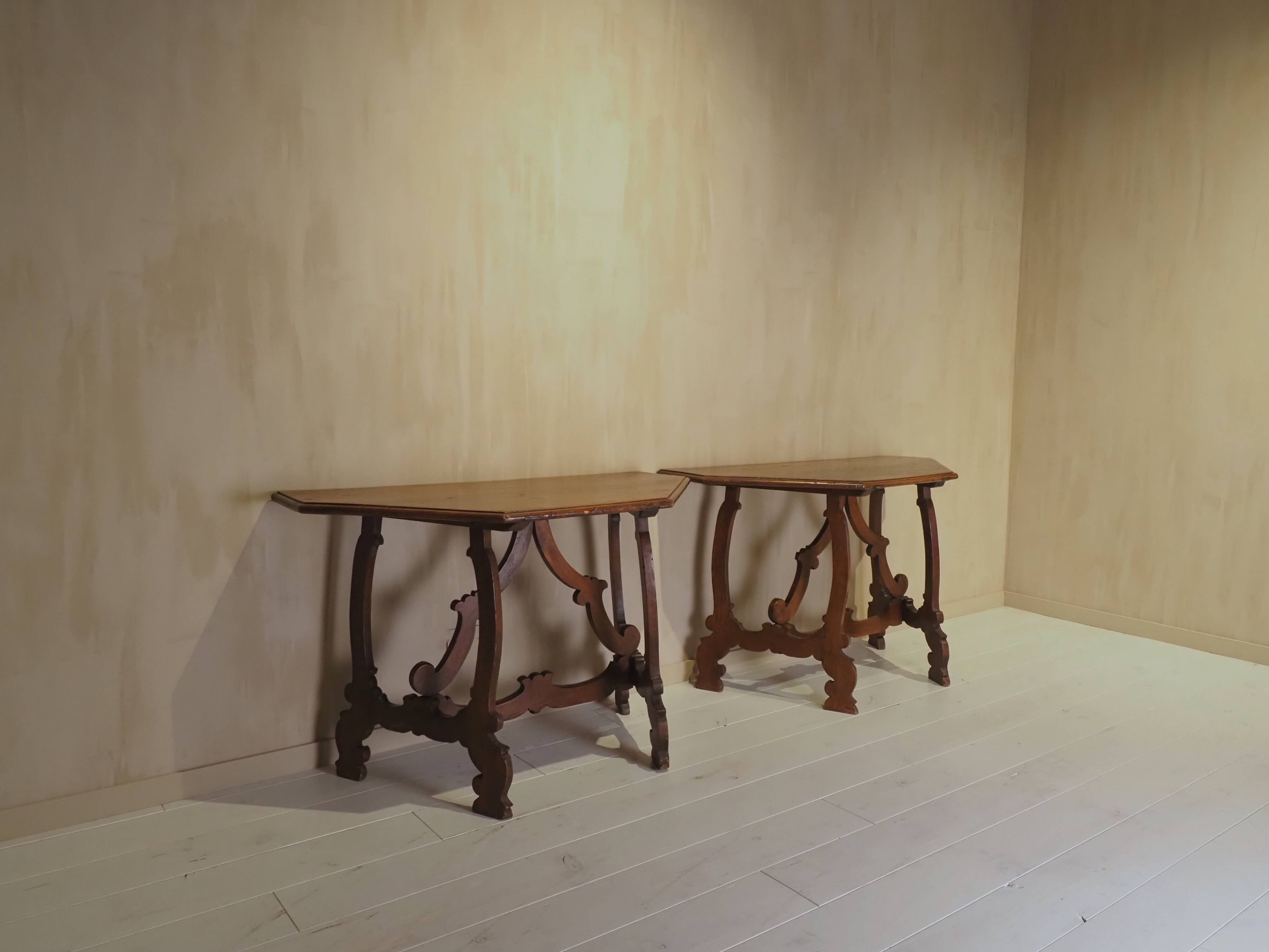 Pair of Italian consoles from the 18th century.