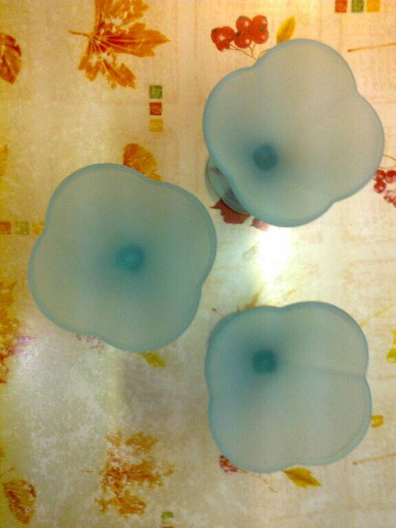 set of 3 ice cream / dessert cups, on foot, frosted blue-green glass