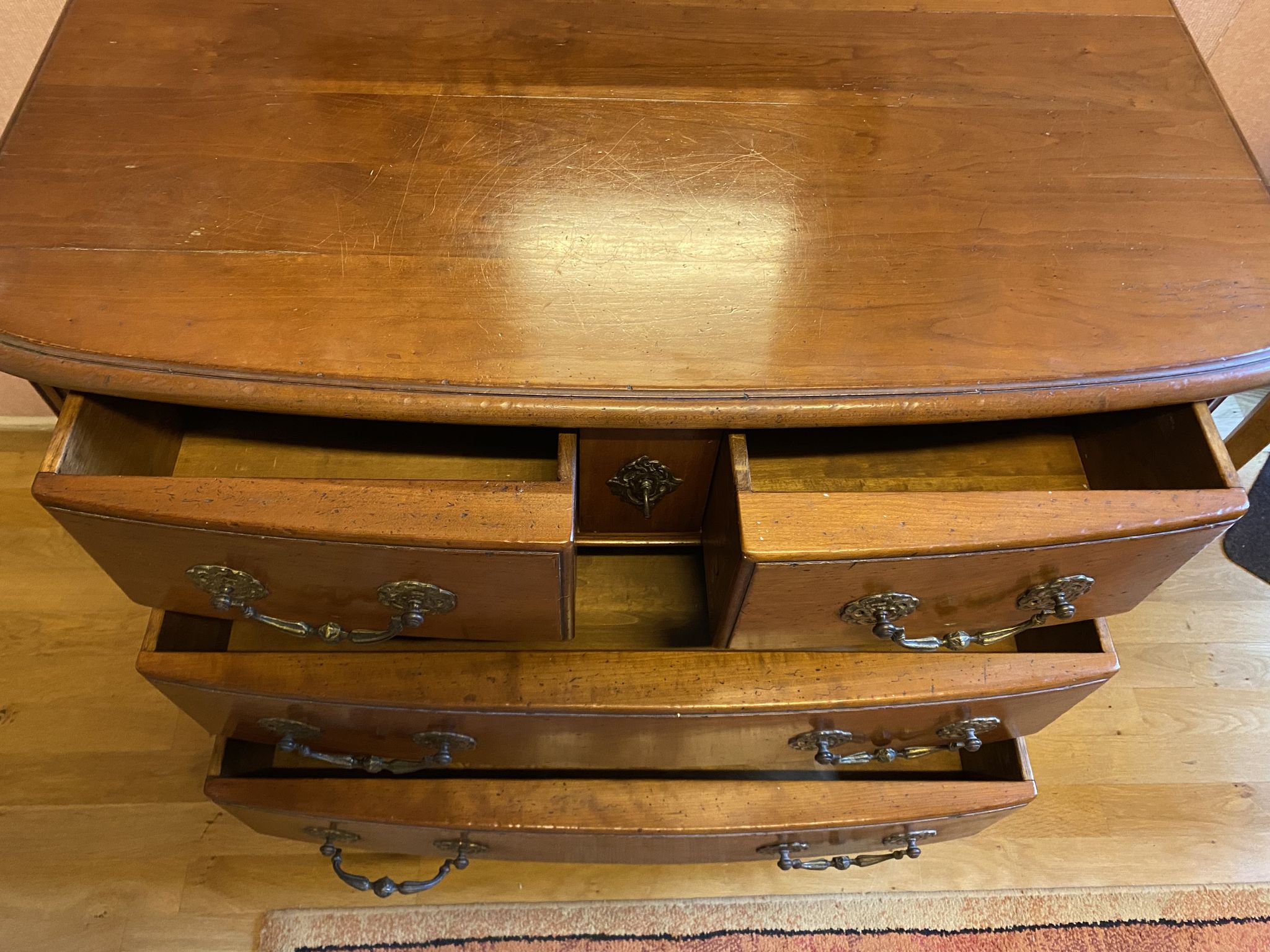 Louis XIV style chest of drawers in cherry, 4 drawers. Perfect condition.