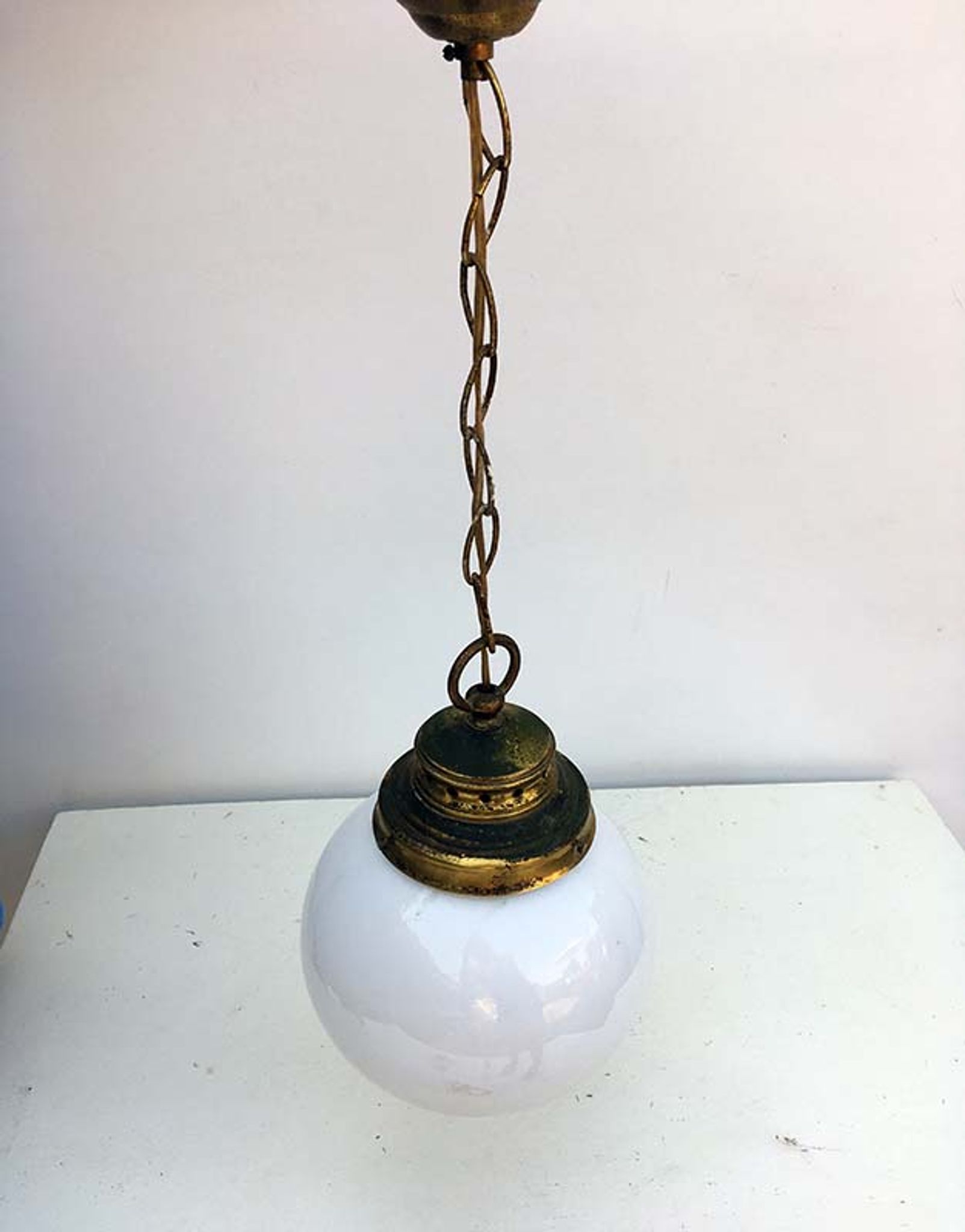 Suspension in opaline