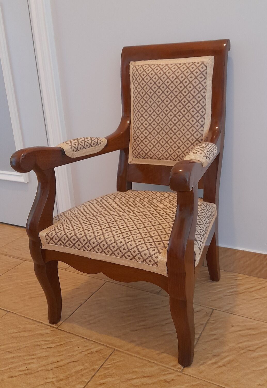 Children's armchair.