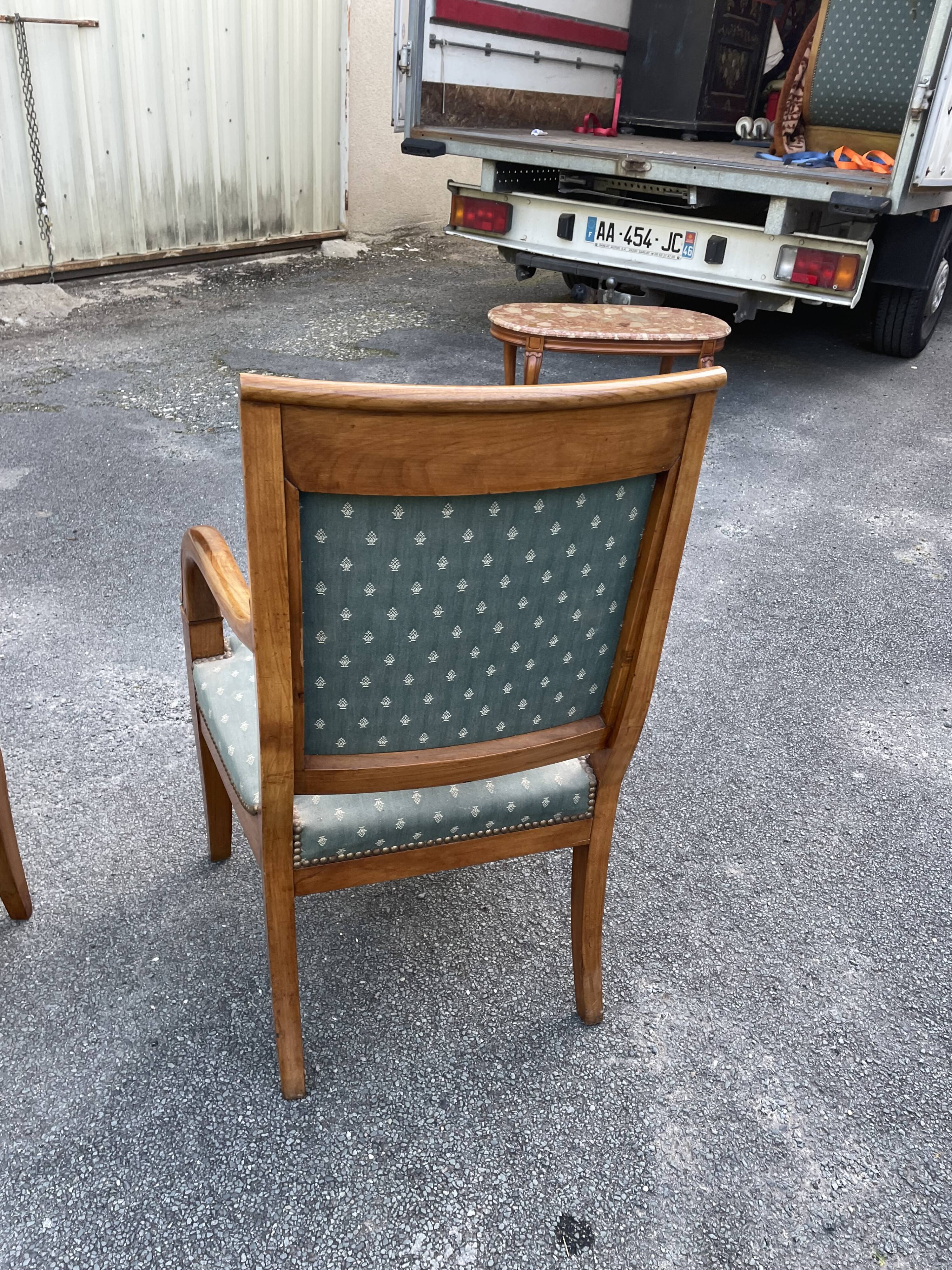 Pair of chair with cherry butt