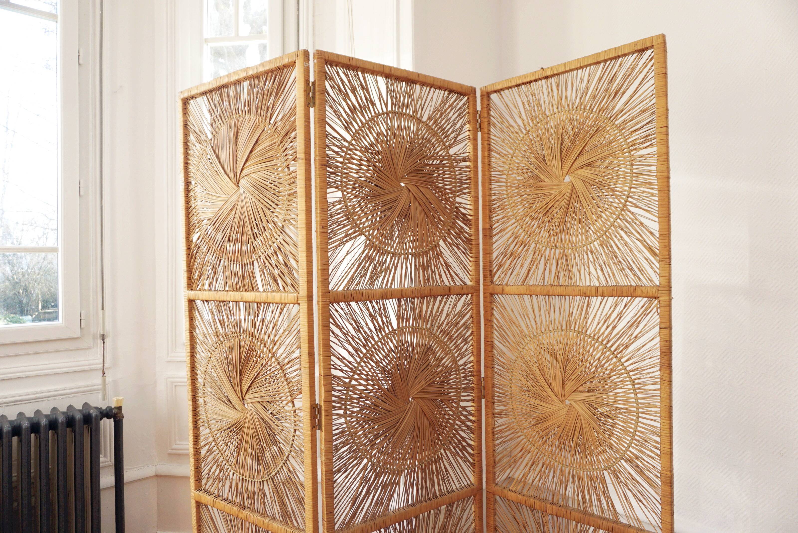 Peacock rattan screen