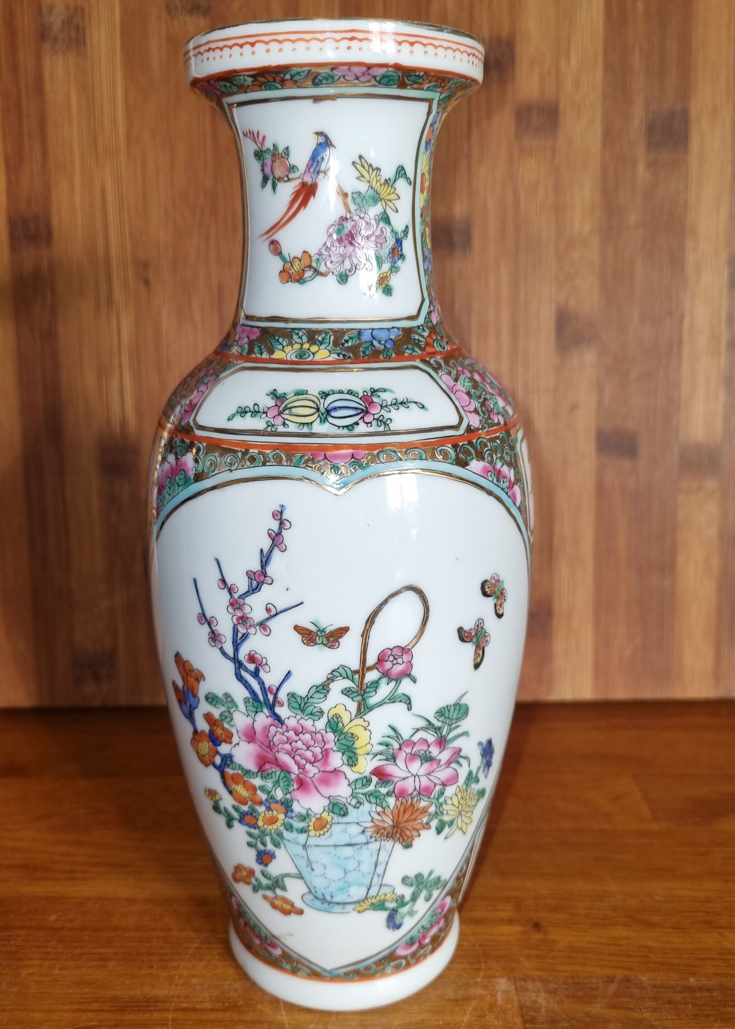 Chinese porcelain vase Canton style