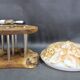 Lampe de table contemporaine en bois avec abat-jour en verre