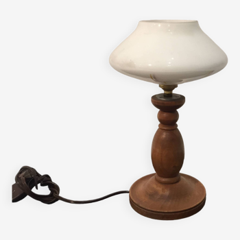 Table lamp in turned and opaline wood