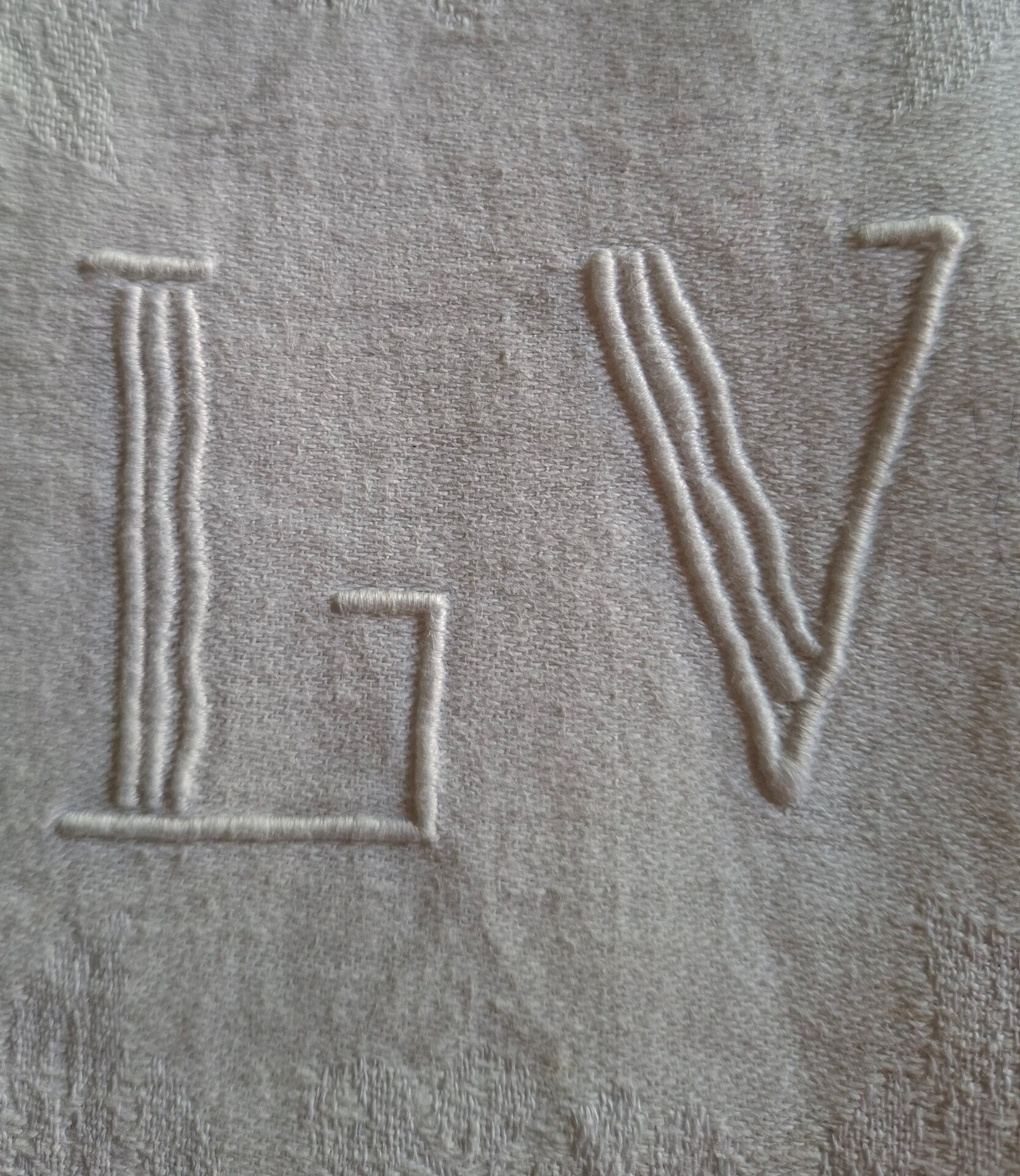 12 embroidered white napkins