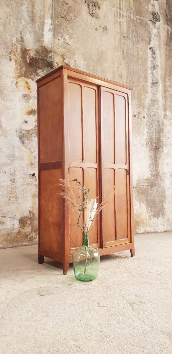 Parisian wardrobe with sliding doors
