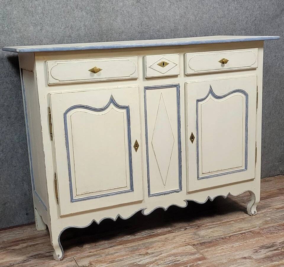 Très grand Buffet d'appui époque Louis XV en bois laqué vers 1750