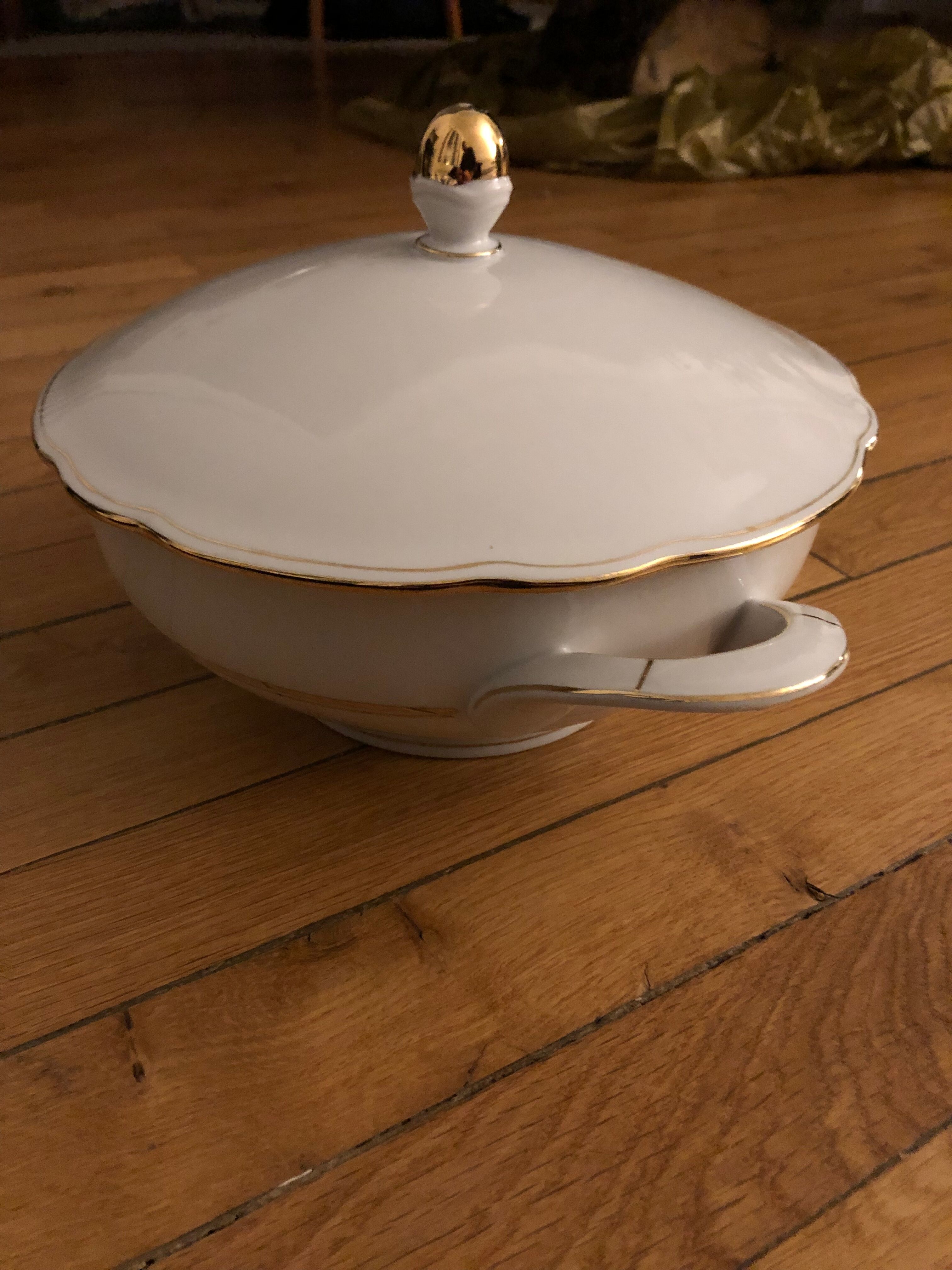 Porcelain tureen