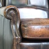 Fauteuil à oreilles en cuir de vache de style anglais avec des couleurs uniques et un excellent confort