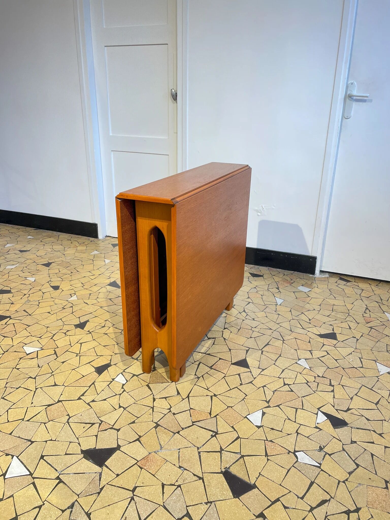 Scandinavian table with flaps
