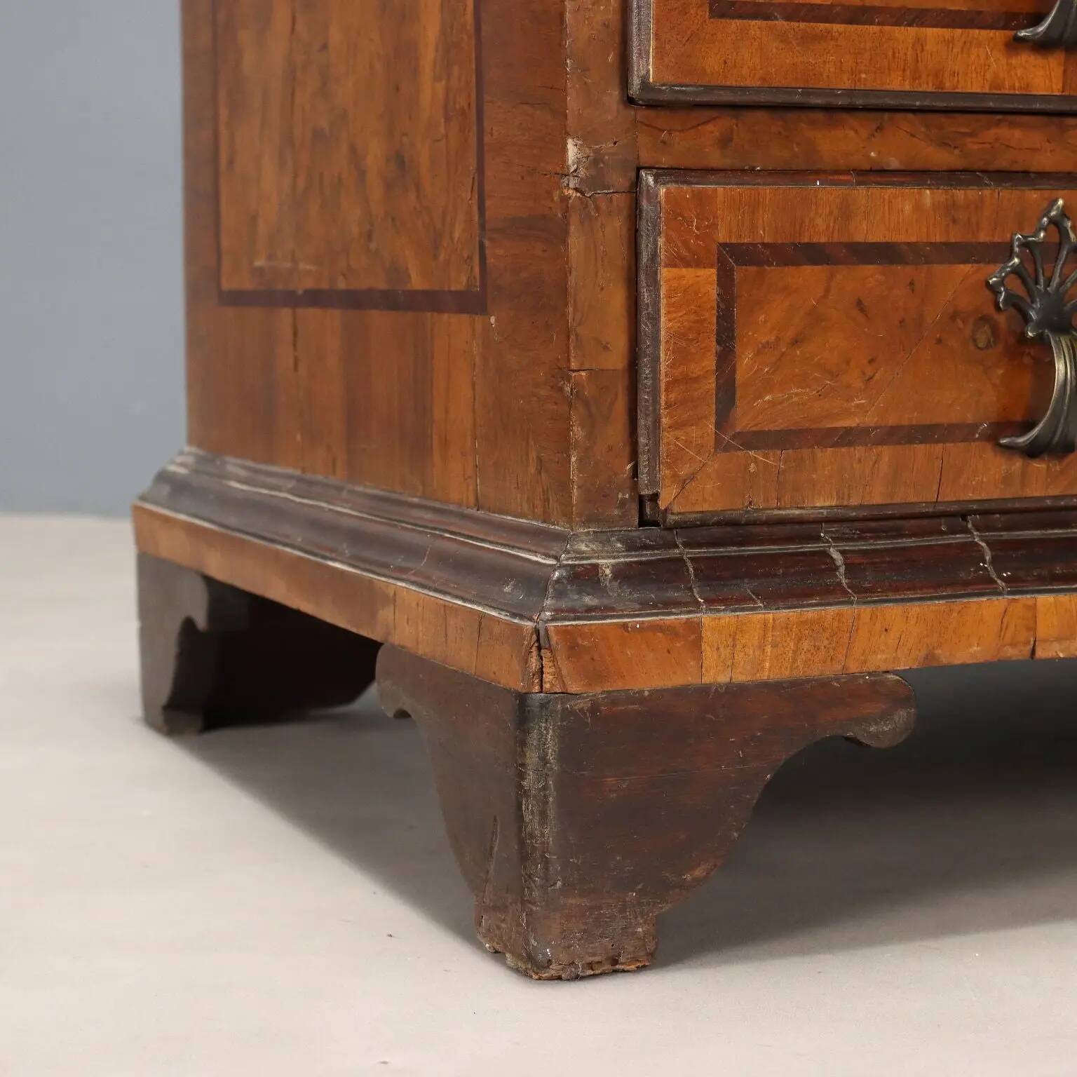 Antique walnut burr drop-leaf cabinet with 8 drawers, Italy, 18th century.