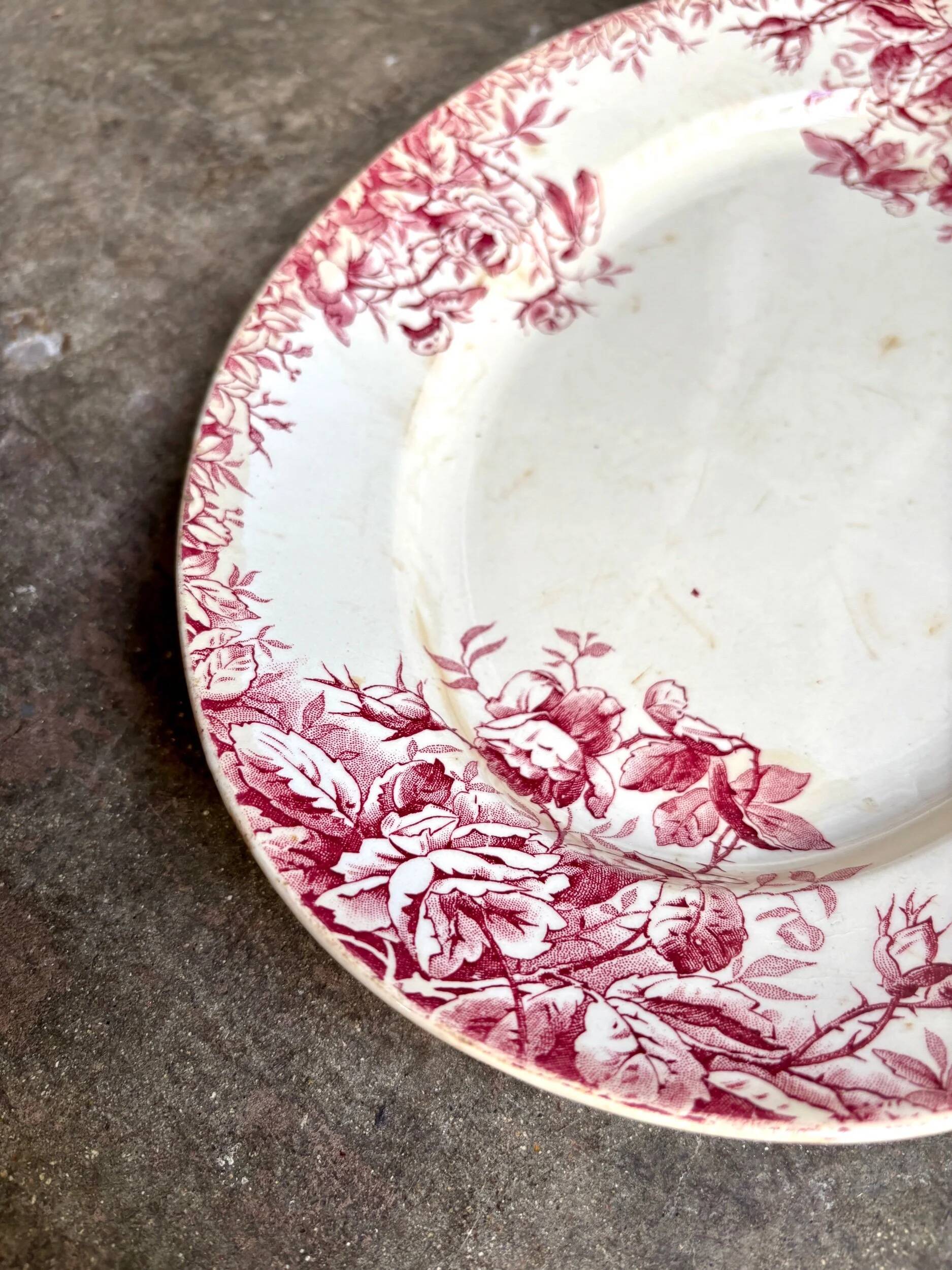 Gien oval dish in pink ironstone, "Floreal" service