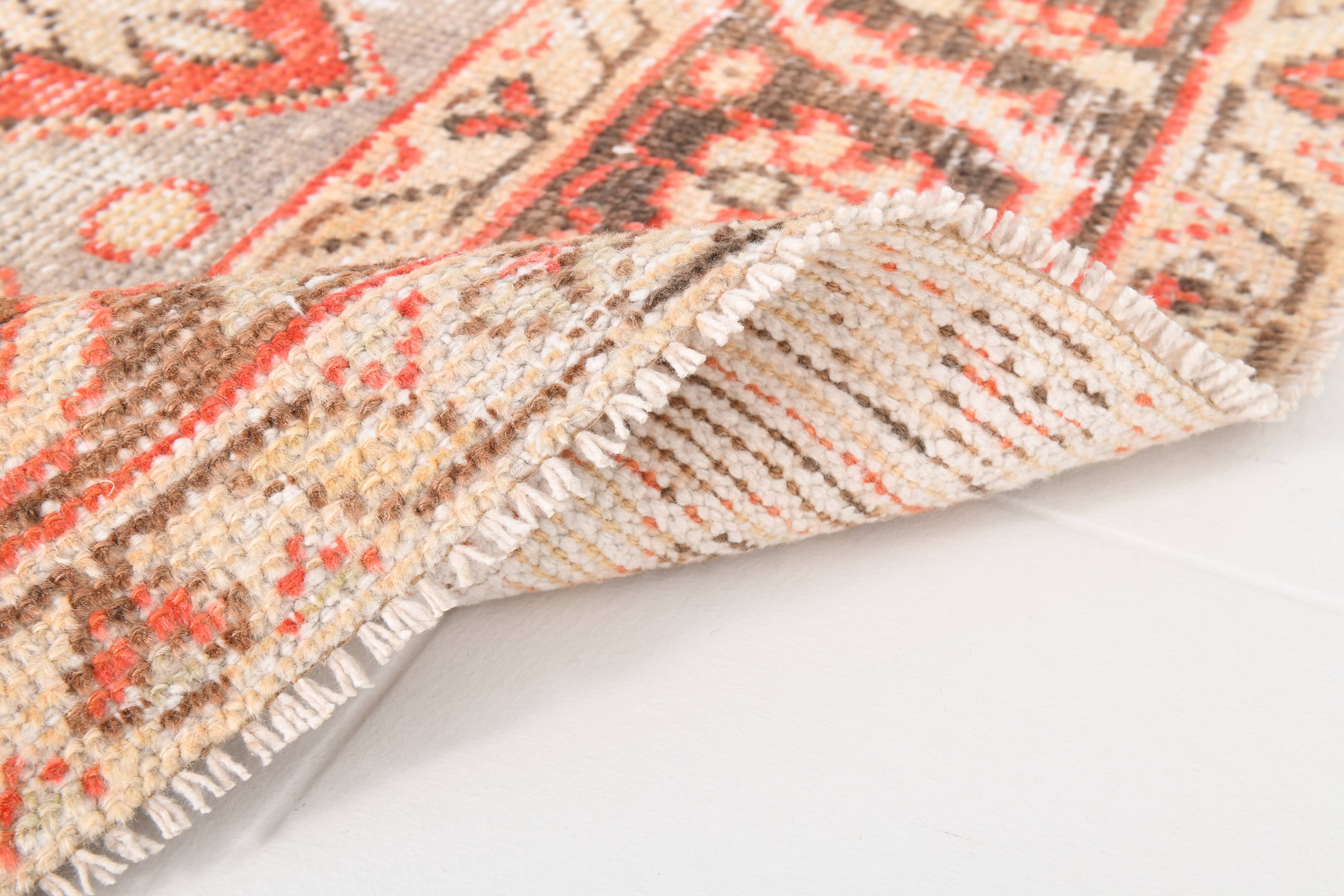 Tapis vintage à motifs orientaux rouge et crème