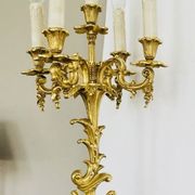 Chandeliers en bronze doré massif époque milieu XXe socles en marbre