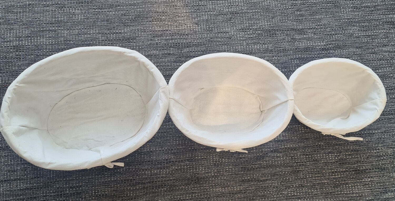 Set of 3 wicker baskets