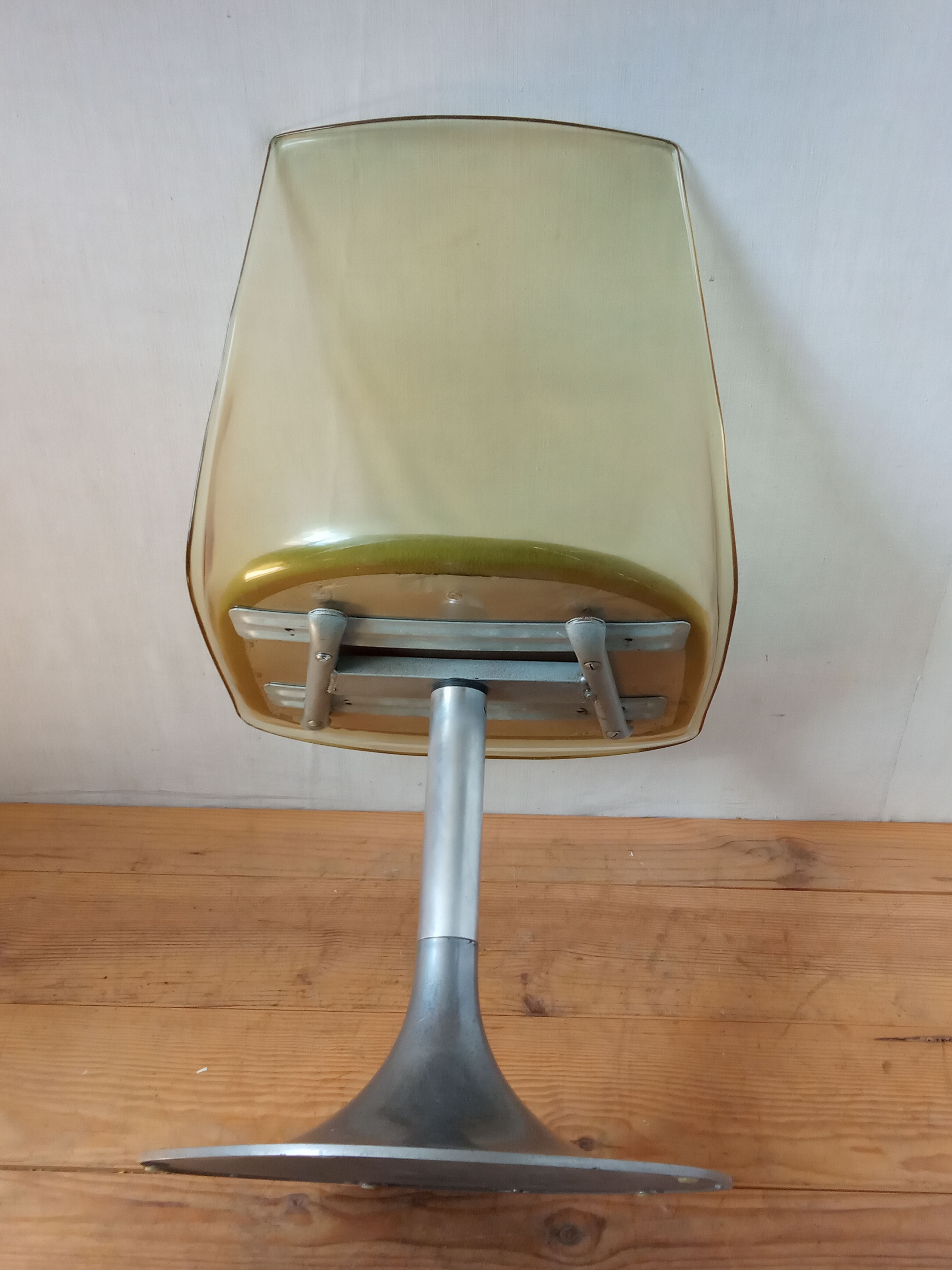 1970 swivel tulip foot chair