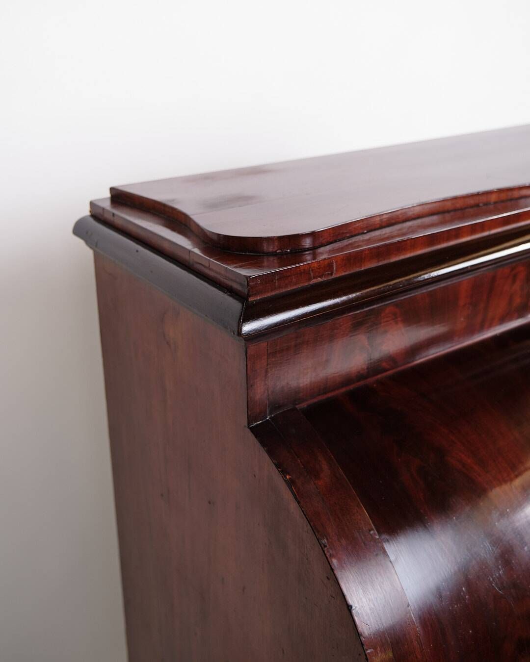 Chatol - Hand polished mahogany - Mother of pearl fittings & leg knobs - Year 1860s