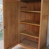 One-door wardrobe in the style of a bonnetière