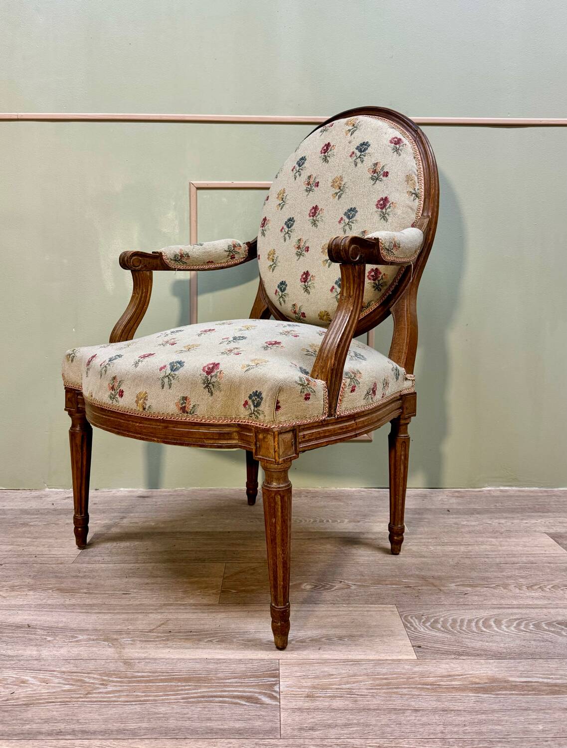 Medallion armchair in natural wood from louis xvi xviii eme century