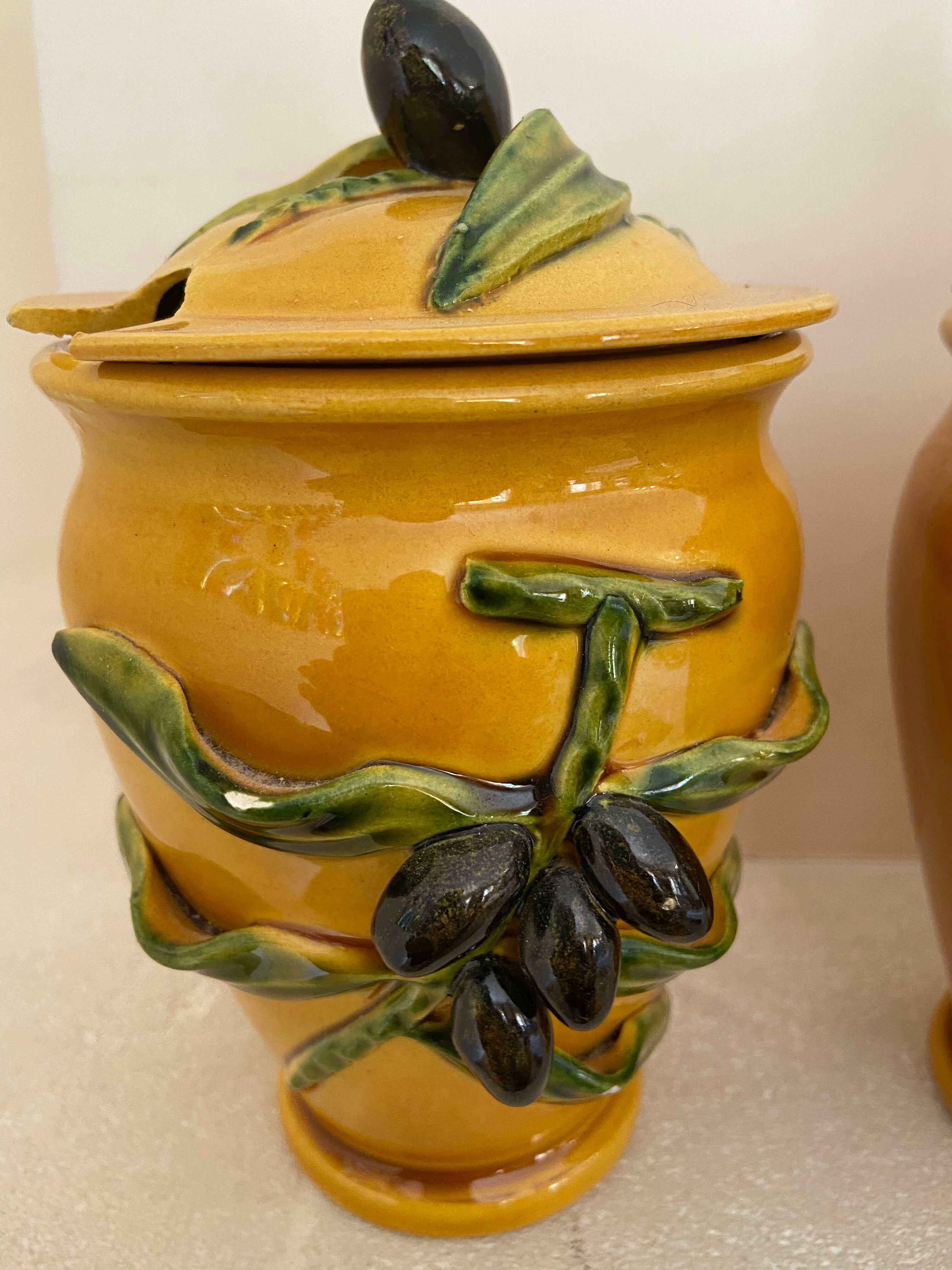 3 vintage kitchen pots