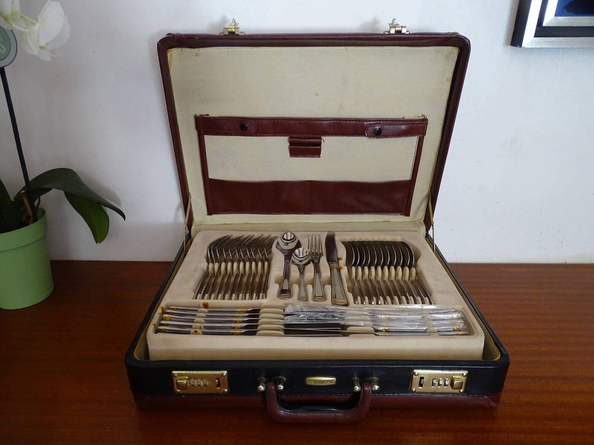 Ménagère soligen 72 pieces stainless steel and gold plated for 12 people