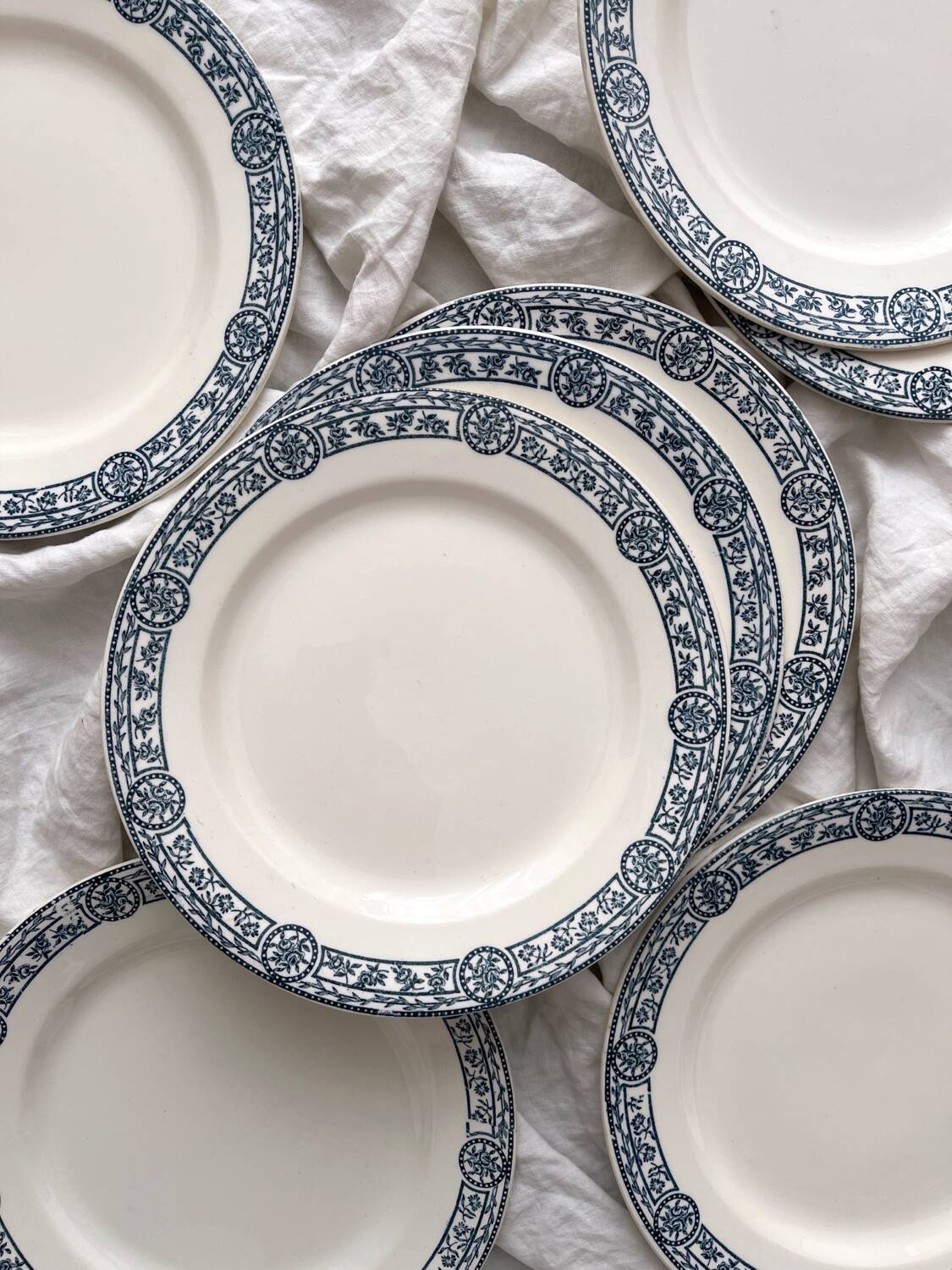 8 flat ironstone plates “Bristol” Salins