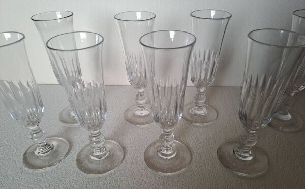 8 flûtes à Champagne en cristal Baccarat Saint Louis XIX ème