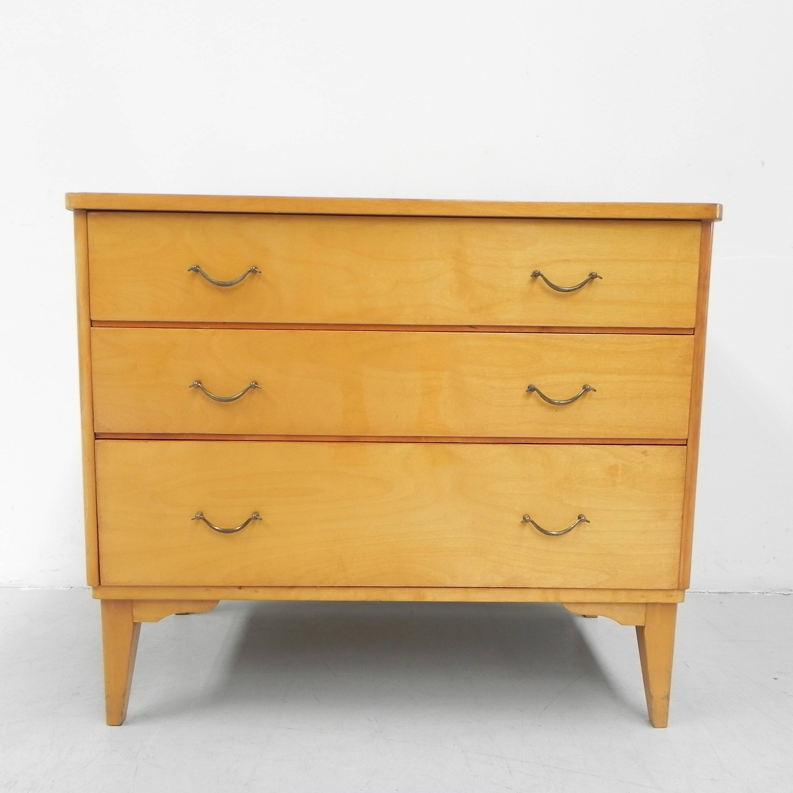 Vintage chest of drawers with 3 drawers