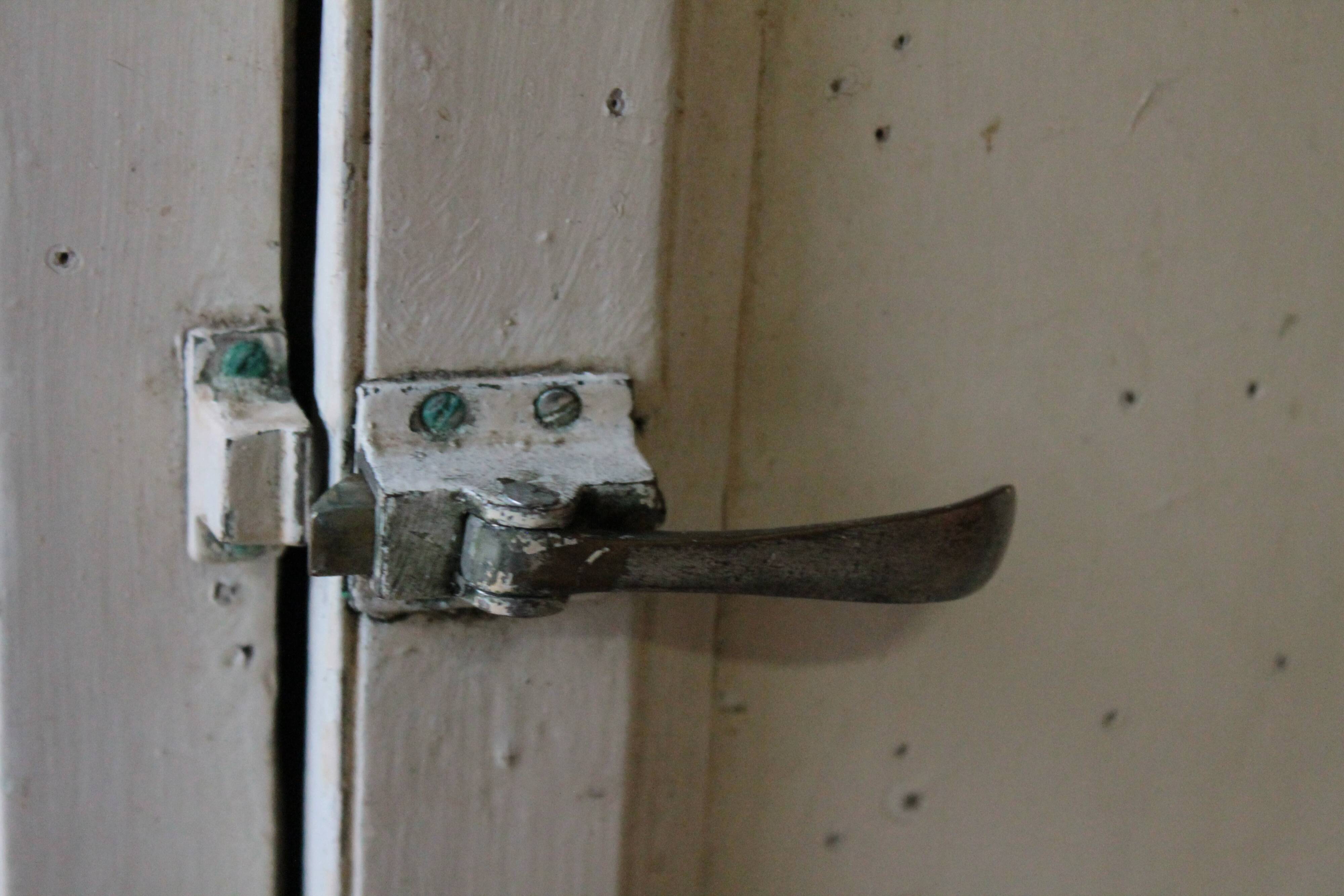 White parisian buffet