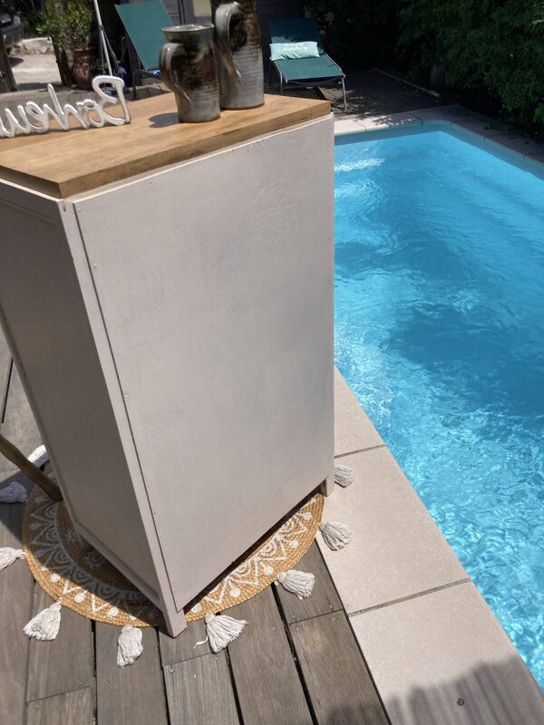 Joli buffet confiturier art déco ton beige délicat / et panier osier