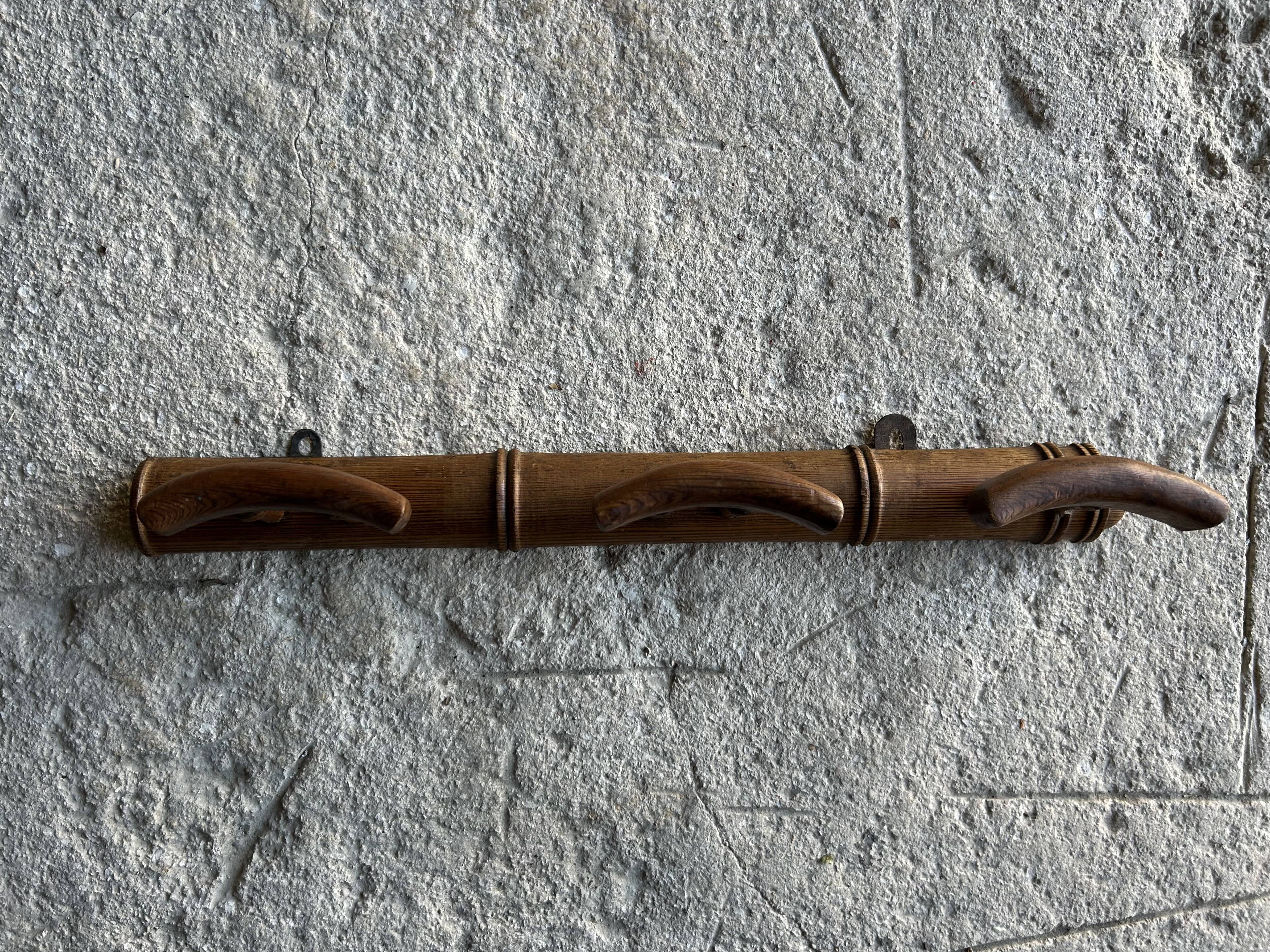 Portemanteau en pin ancien