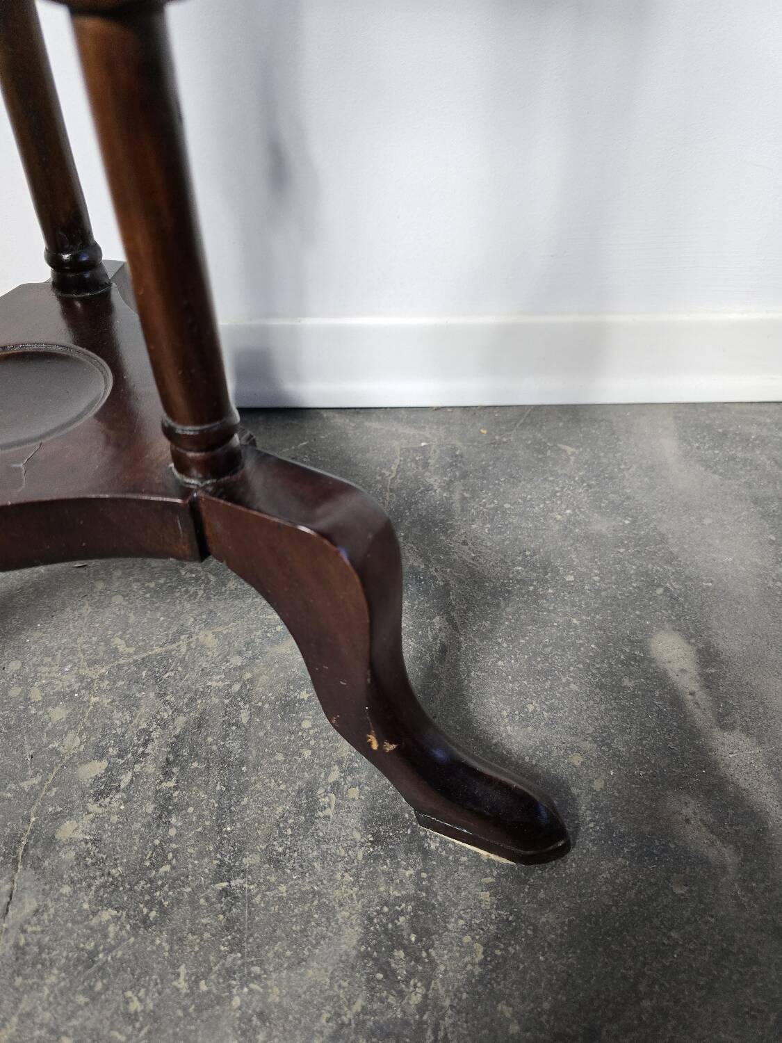 Elegant Victorian Mahogany Plant Stand / Side Table