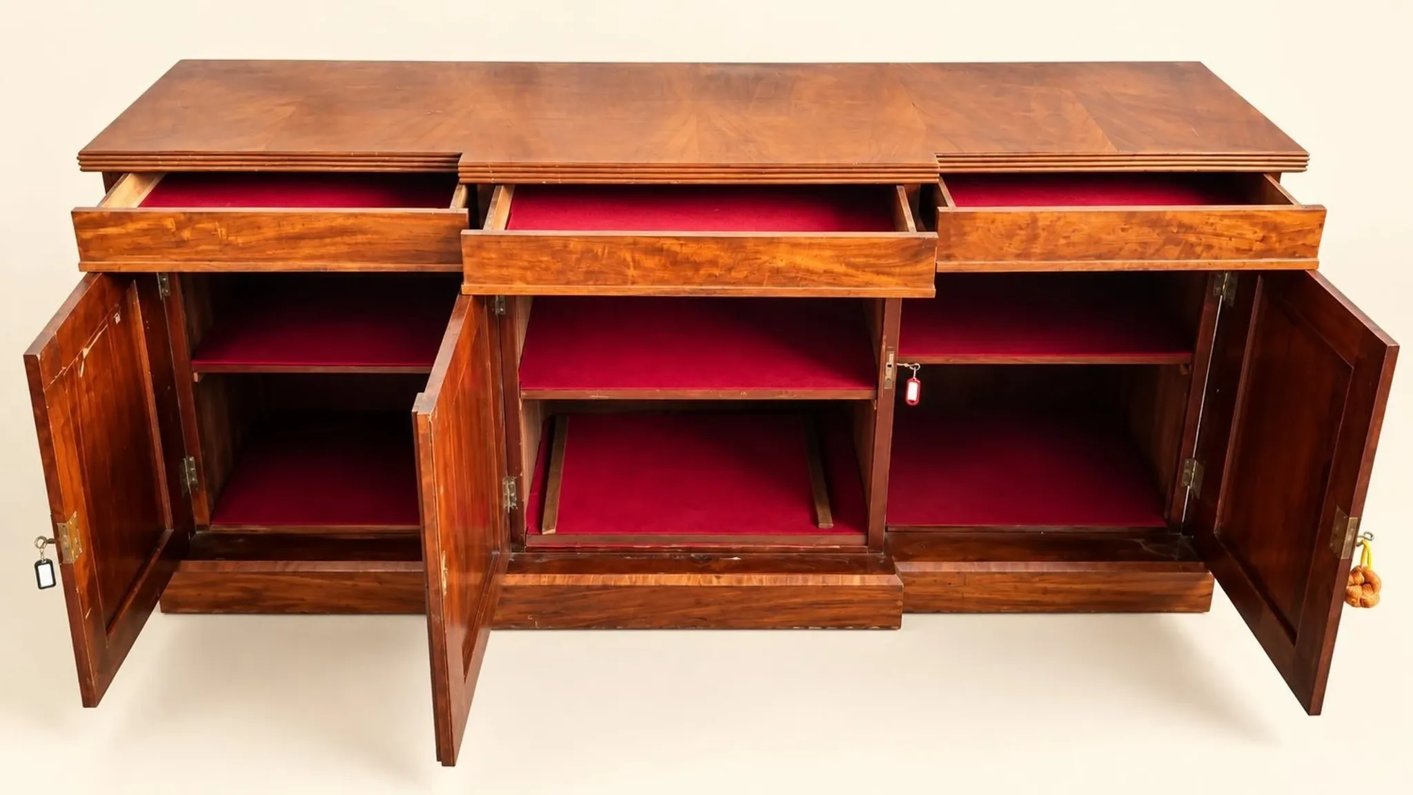 Large buffet in flame mahogany, William IV / Regency columns.