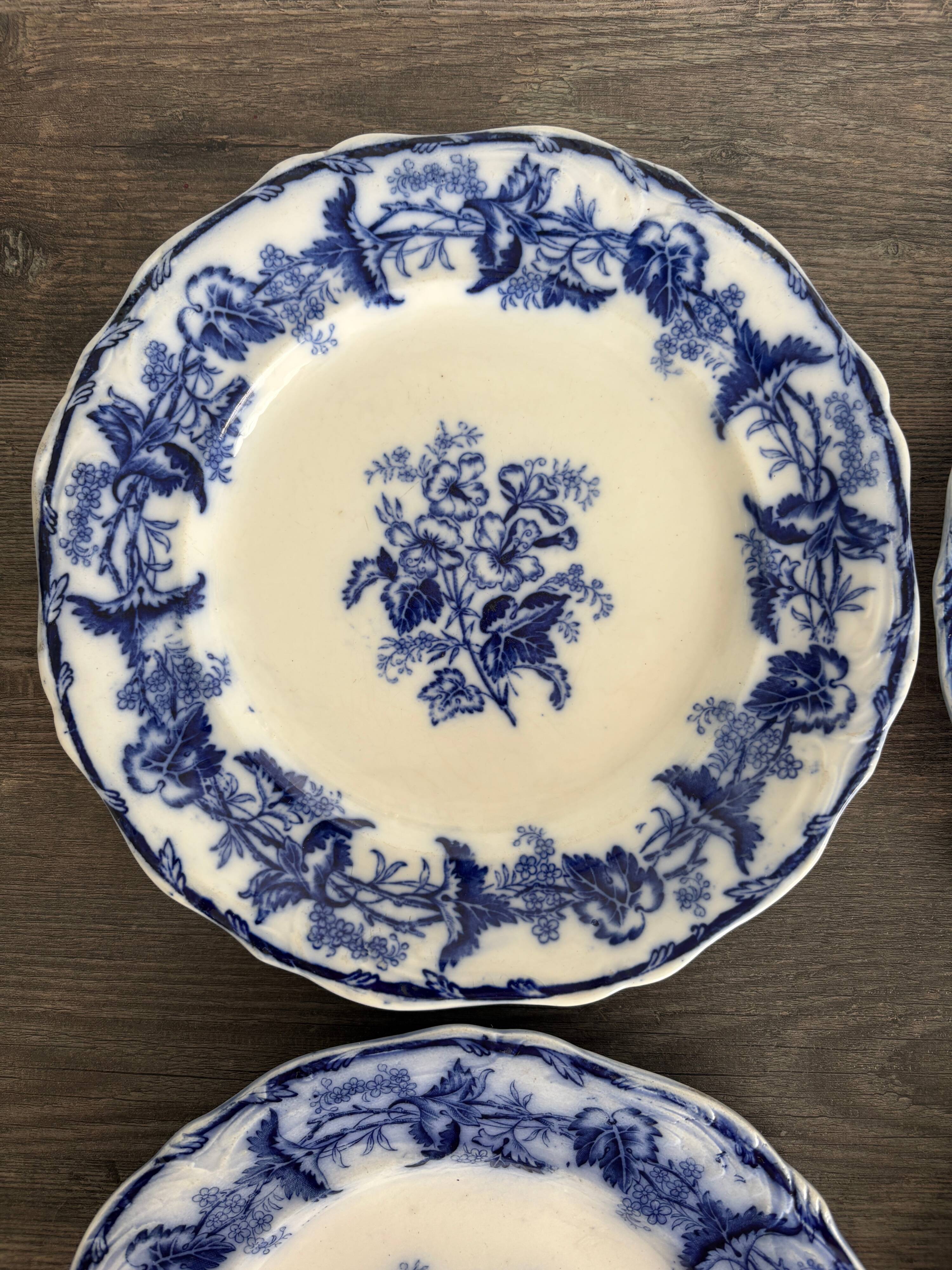 4 assiettes à dessert anciennes Boch Frères Keramis