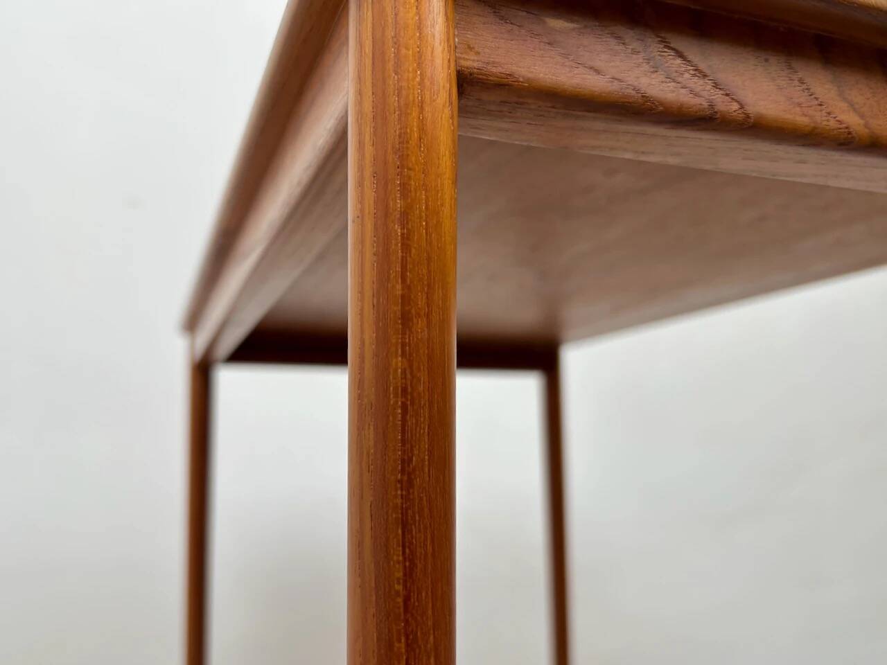 Table d'appoint par Kaj Winding pour P. Jeppesen