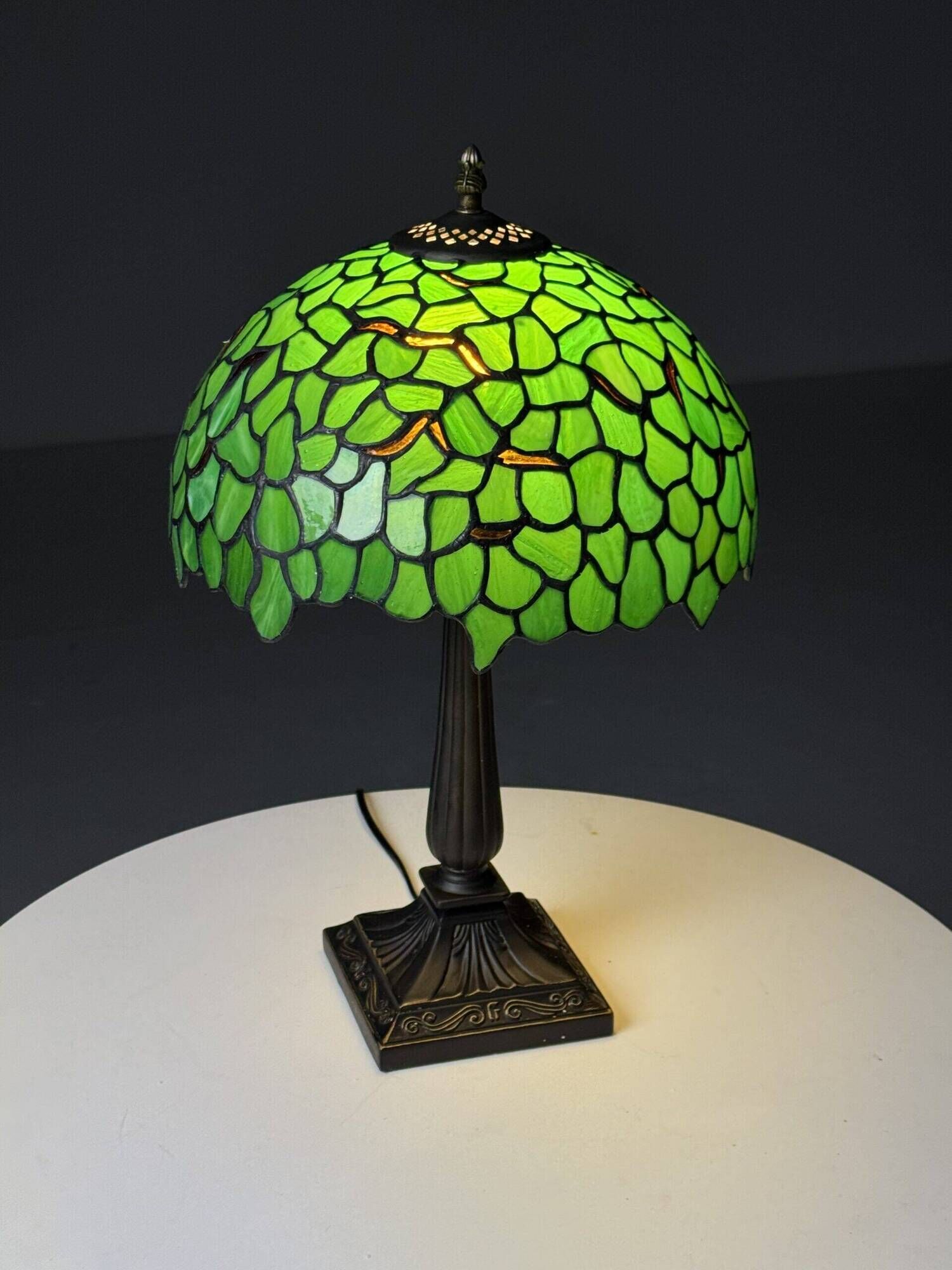 Tiffany style table lamp green