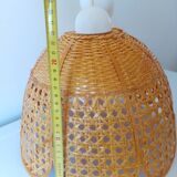 Lustre forme fleur en rotin