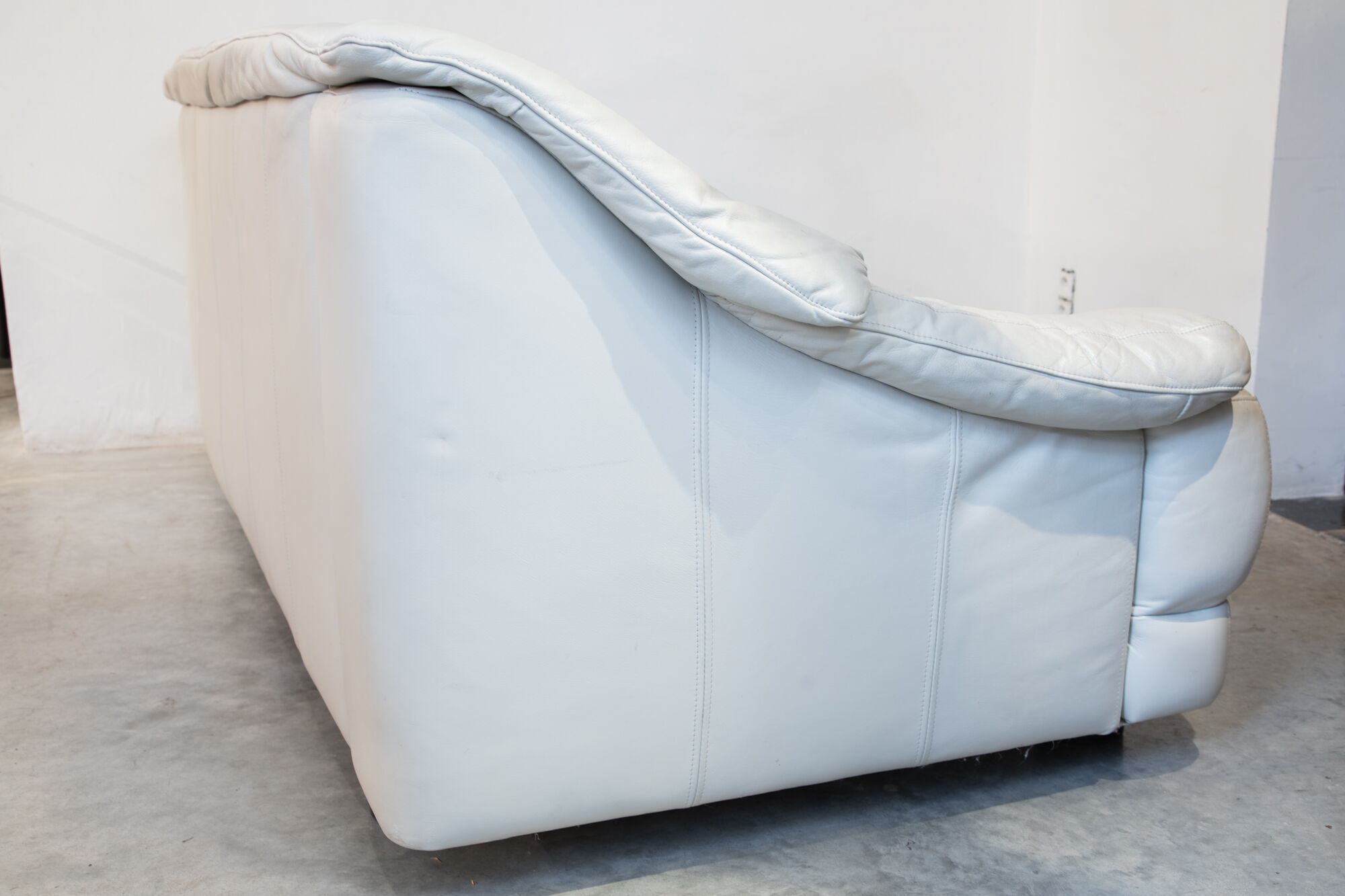 Lounge White Leather Sofa Mid-Century Modern, Italy, 1970s